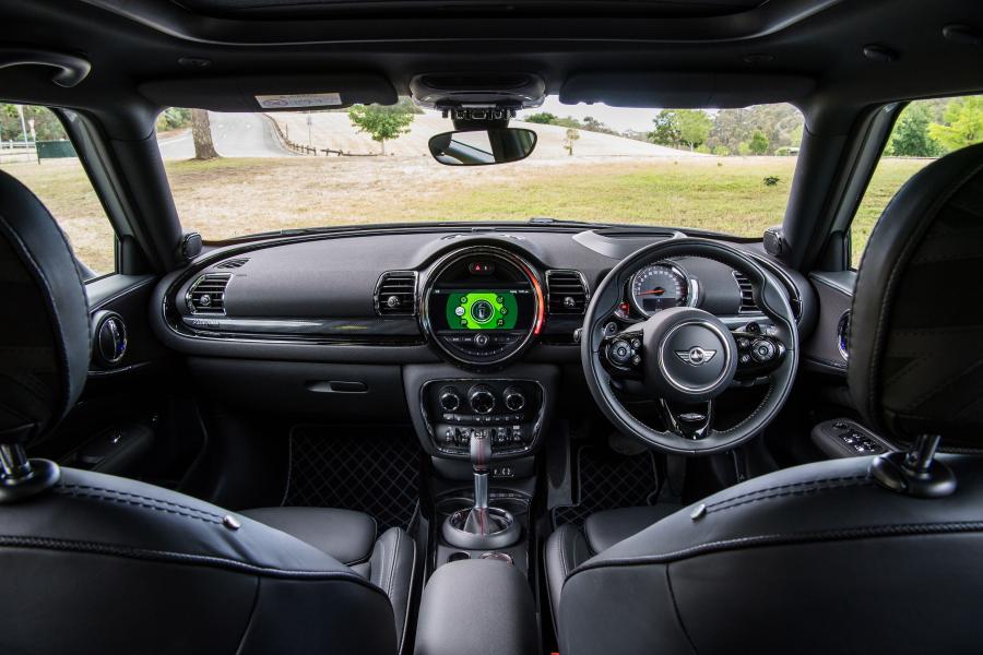 Торпедо Mini Cooper S Clubman Masterpiece Edition (F54) 2017 года  (AU) (фото 22 из 26)
